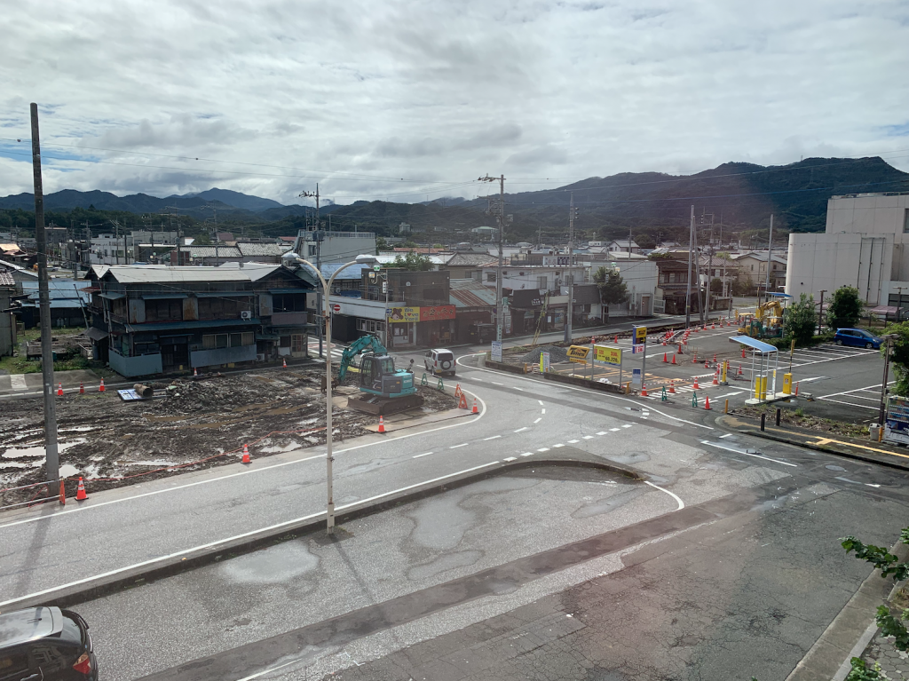 寄居町中心市街地活性化 寄居駅の南口の変化 町の新しい可能性を広げる 駅前広場整備事業 と 道路拡幅工事 が進行中です あらかわプレス